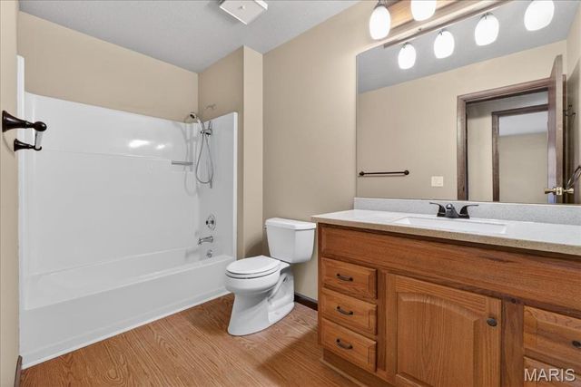 7127 Honey Lane, St Louis, MO 63129