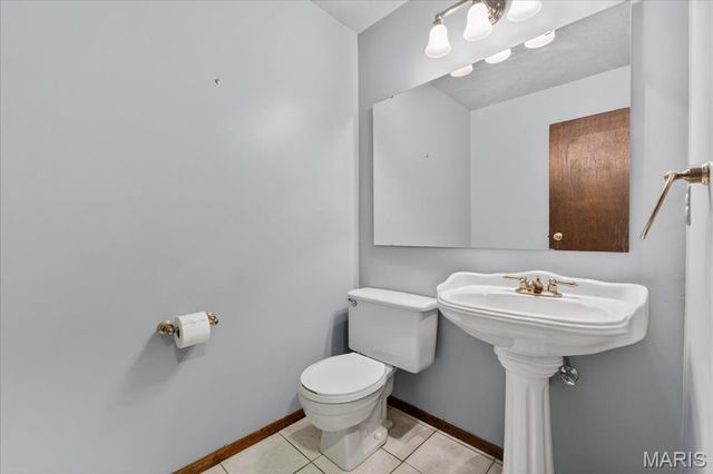 7127 Honey Lane, St Louis, MO 63129