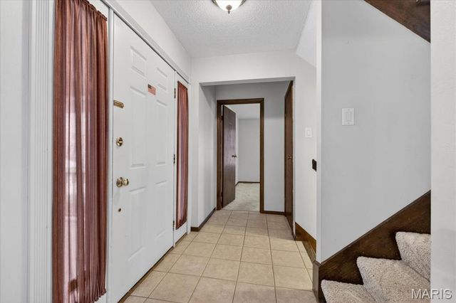 7127 Honey Lane, St Louis, MO 63129