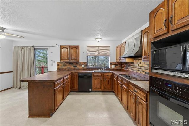 7127 Honey Lane, St Louis, MO 63129