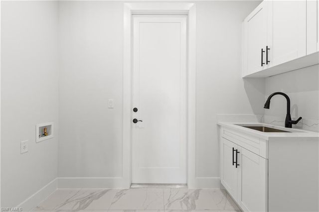 2664 43rd AVE NE, Naples, FL 34120