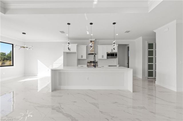 2664 43rd AVE NE, Naples, FL 34120