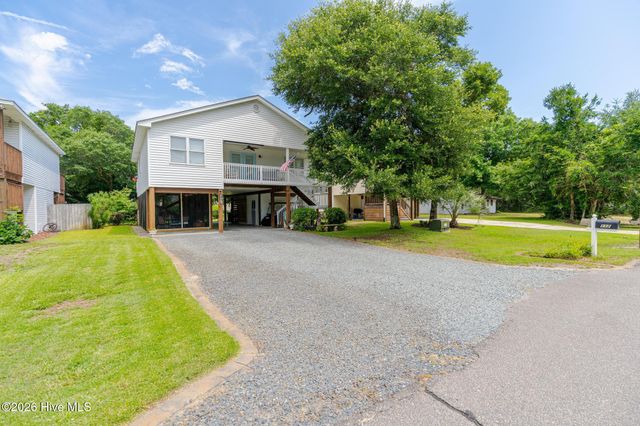 112 SW 13th Street, Oak Island, NC 28465