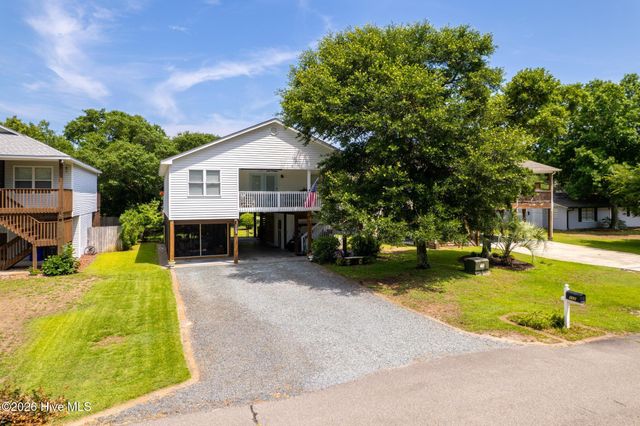 112 SW 13th Street, Oak Island, NC 28465