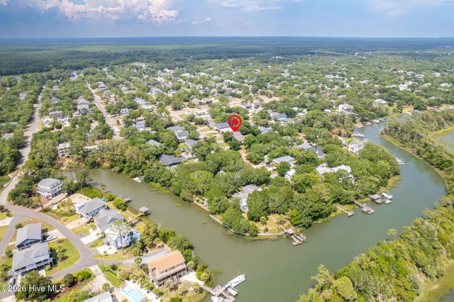 112 SW 13th Street, Oak Island, NC 28465