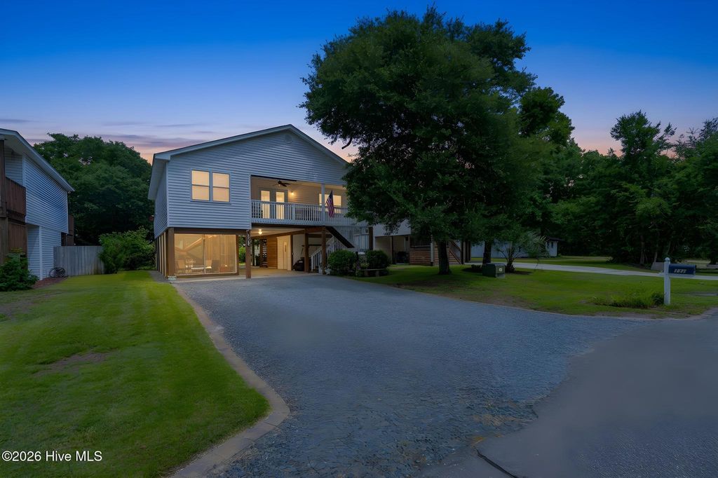 112 SW 13th Street, Oak Island, NC 28465