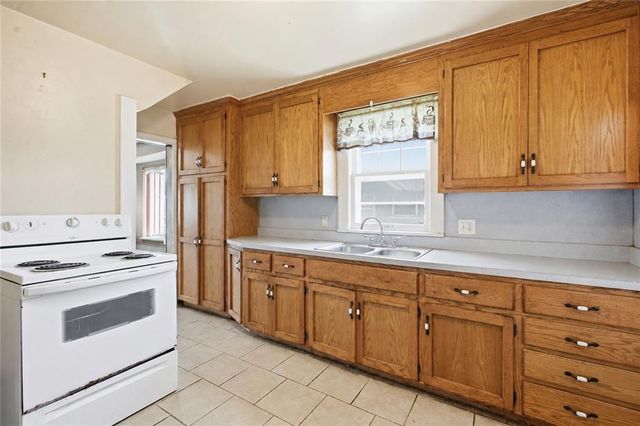 3405 STATE Avenue, Kansas City, KS 66102
