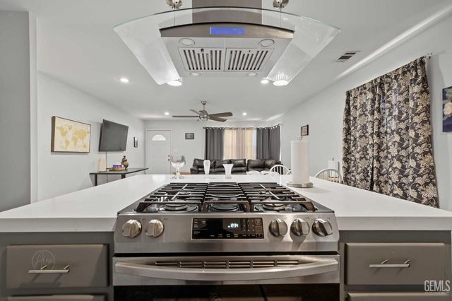 2813 Truxtun Avenue, Bakersfield, CA 93301