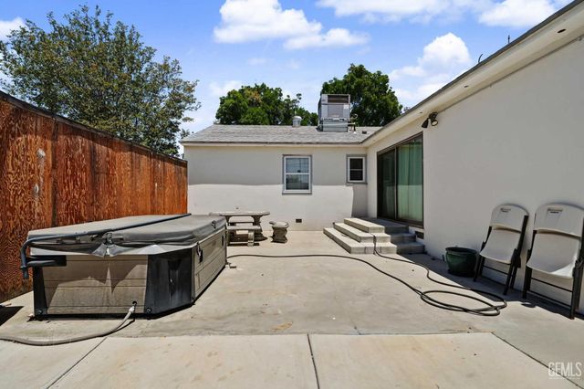 2813 Truxtun Avenue, Bakersfield, CA 93301