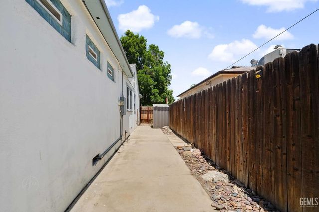 2813 Truxtun Avenue, Bakersfield, CA 93301
