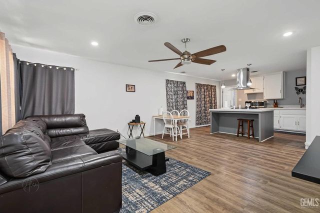 2813 Truxtun Avenue, Bakersfield, CA 93301