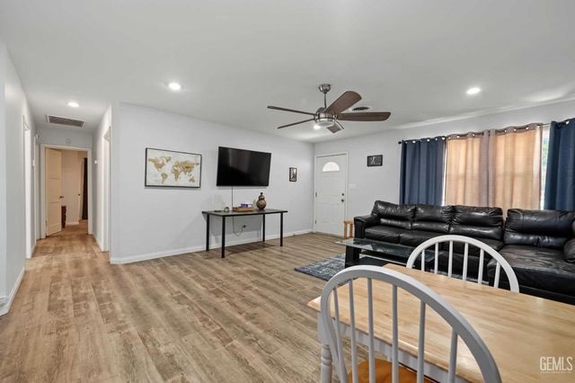 2813 Truxtun Avenue, Bakersfield, CA 93301