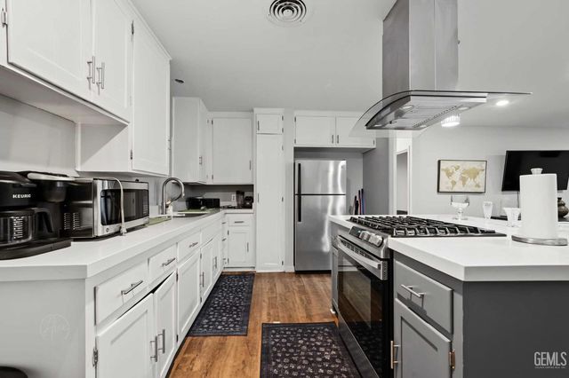 2813 Truxtun Avenue, Bakersfield, CA 93301