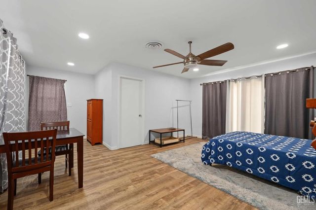 2813 Truxtun Avenue, Bakersfield, CA 93301