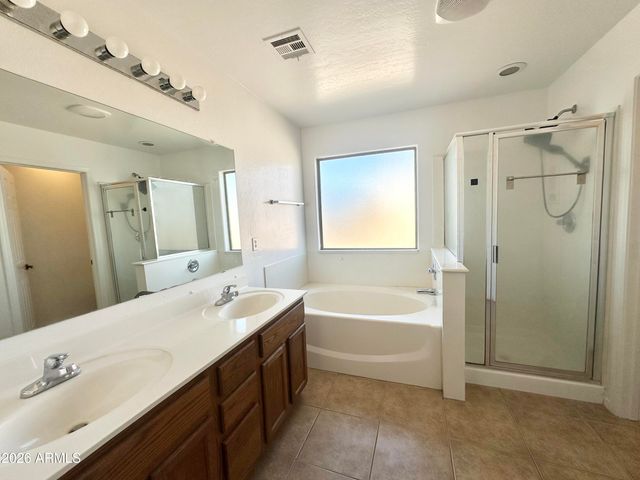 1672 E LEAF Road, San Tan Valley, AZ 85140