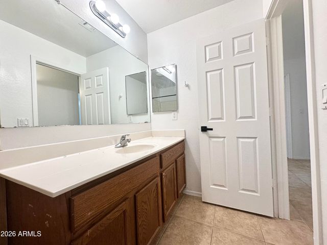 1672 E LEAF Road, San Tan Valley, AZ 85140