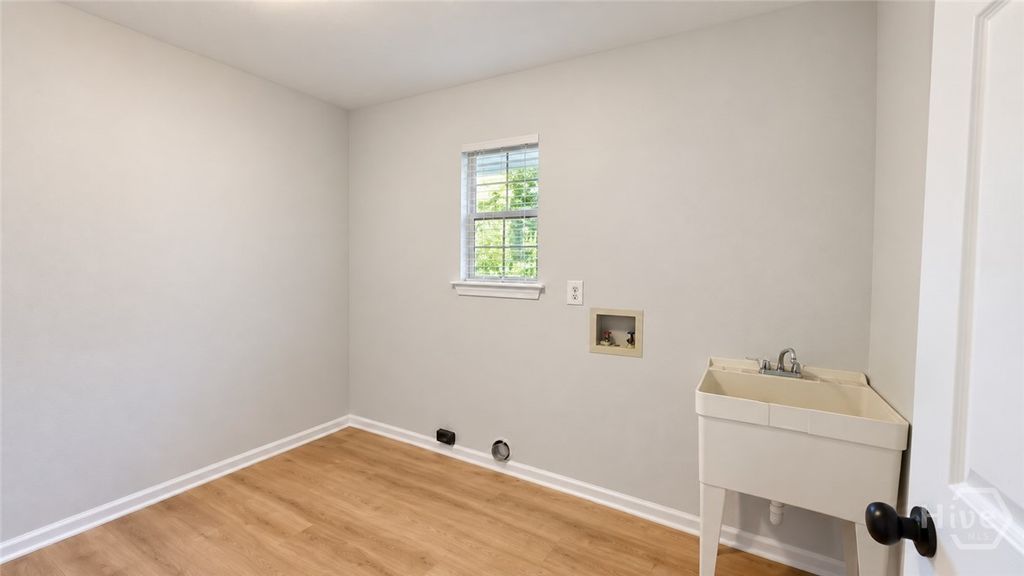 Image 10 of property listing at 124 Dearborn Drive, Richmond Hill, GA 31324