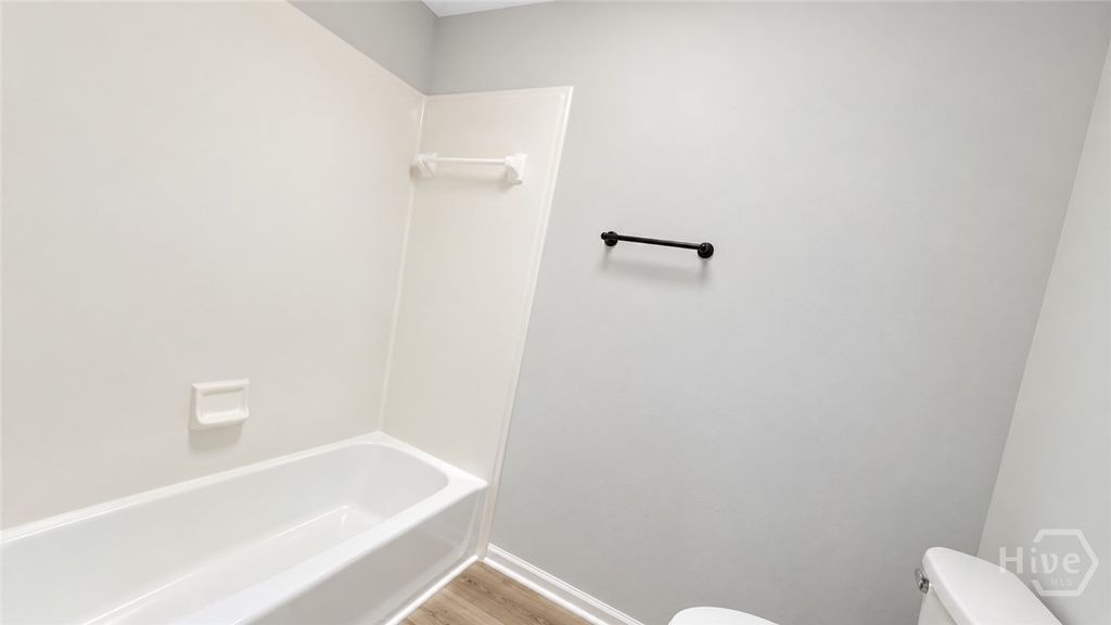 Image 14 of property listing at 124 Dearborn Drive, Richmond Hill, GA 31324