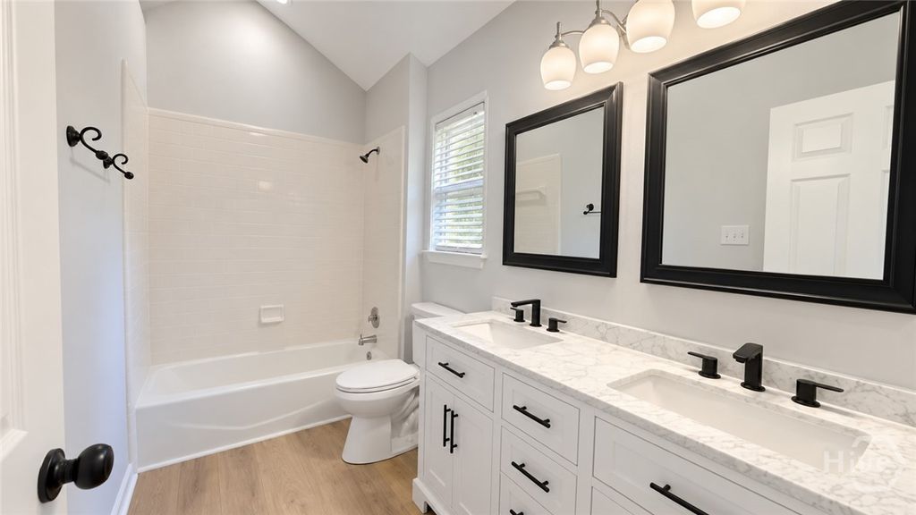 Image 20 of property listing at 124 Dearborn Drive, Richmond Hill, GA 31324