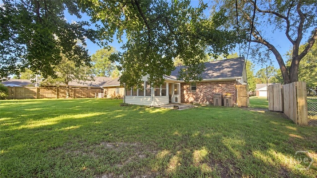 Image 27 of property listing at 124 Dearborn Drive, Richmond Hill, GA 31324