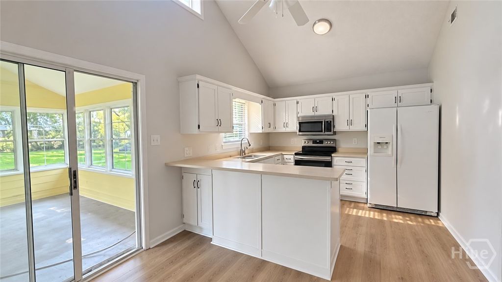 Image 8 of property listing at 124 Dearborn Drive, Richmond Hill, GA 31324