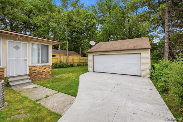 18492 Warwick Street, Detroit, MI 48219