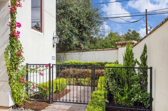 5211 Calle Cordoba Place, Houston, TX 77007