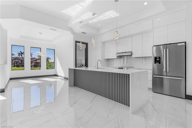 2123 SW 52nd TER, Cape Coral, FL 33914