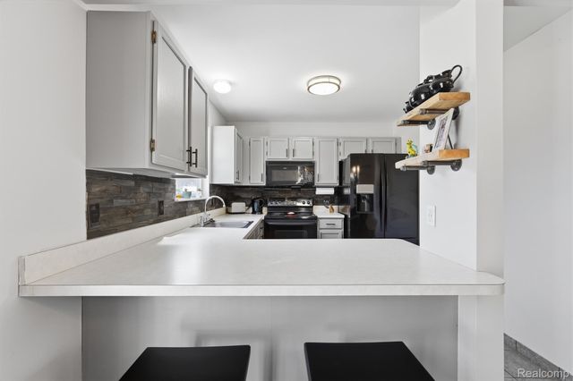 455 Waverly Lane, Genoa Township, MI 48843