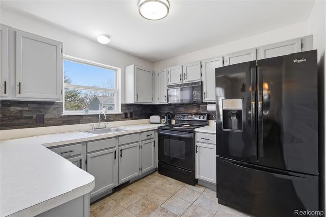 455 Waverly Lane, Genoa Township, MI 48843