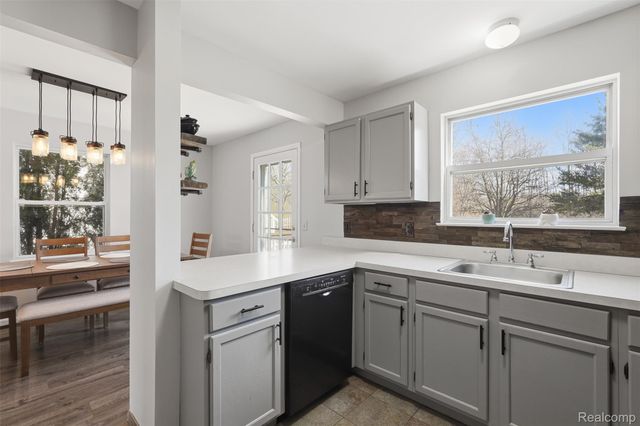 455 Waverly Lane, Genoa Township, MI 48843