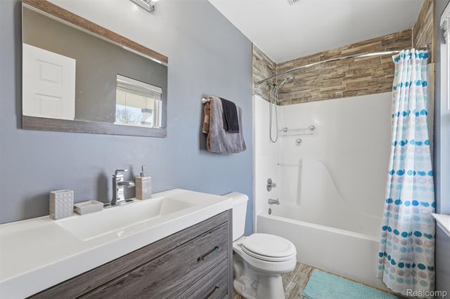 455 Waverly Lane, Genoa Township, MI 48843