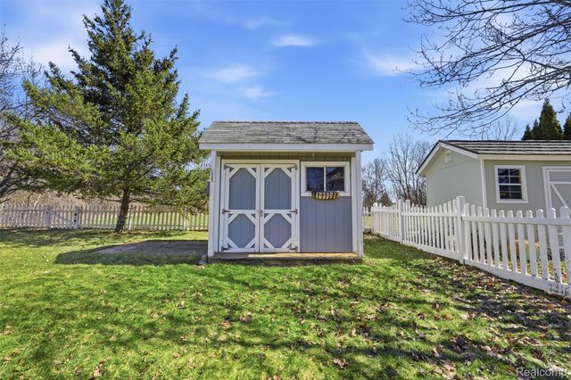 455 Waverly Lane, Genoa Township, MI 48843