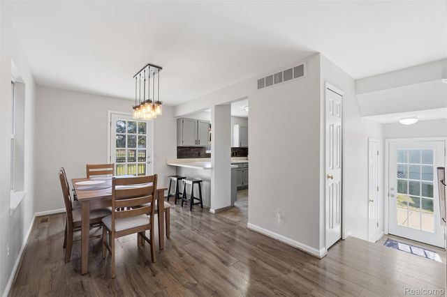 455 Waverly Lane, Genoa Township, MI 48843