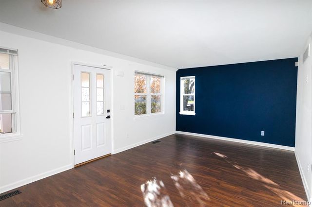 17921 Oakdale Street, Roseville, MI 48066