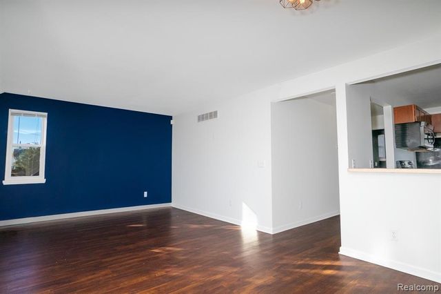 17921 Oakdale Street, Roseville, MI 48066