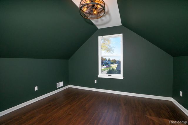 17921 Oakdale Street, Roseville, MI 48066