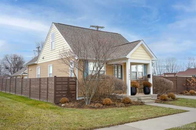 17921 Oakdale Street, Roseville, MI 48066