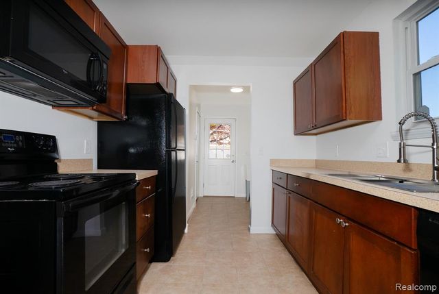 17921 Oakdale Street, Roseville, MI 48066