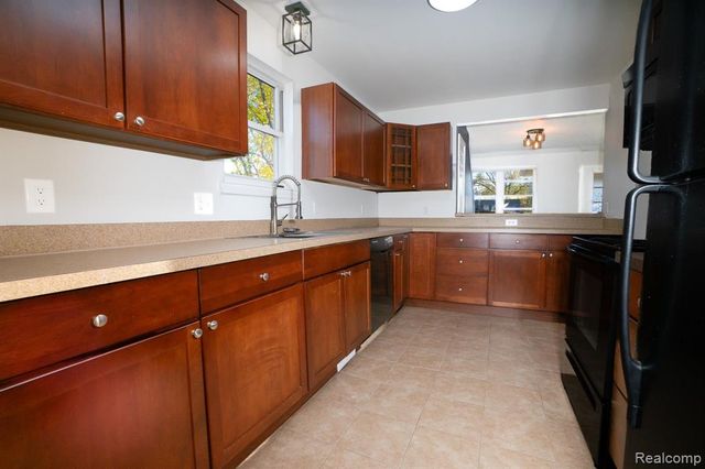 17921 Oakdale Street, Roseville, MI 48066