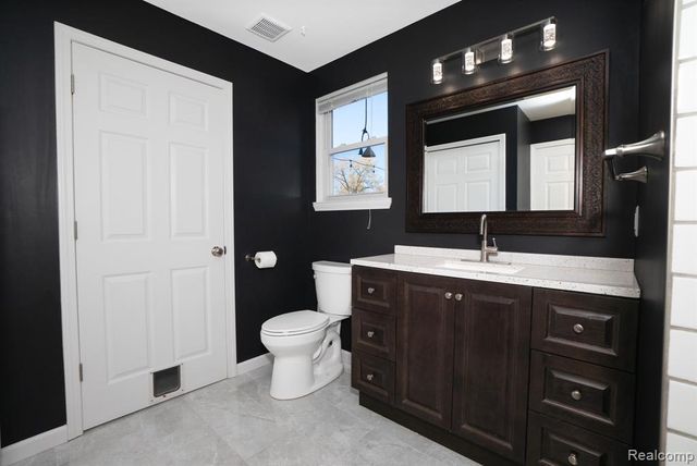 17921 Oakdale Street, Roseville, MI 48066