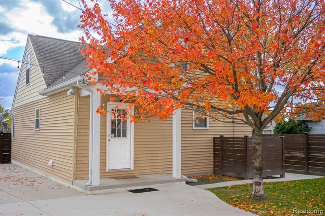 17921 Oakdale Street, Roseville, MI 48066