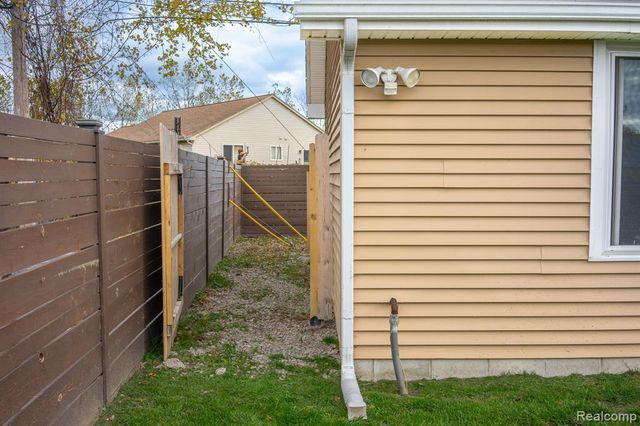 17921 Oakdale Street, Roseville, MI 48066