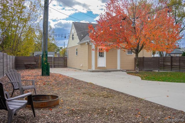 17921 Oakdale Street, Roseville, MI 48066