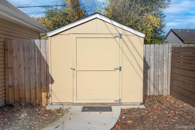 17921 Oakdale Street, Roseville, MI 48066