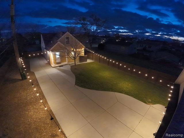 17921 Oakdale Street, Roseville, MI 48066