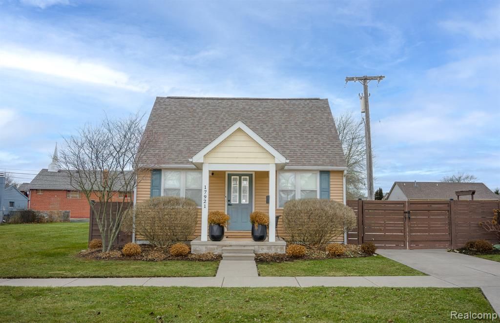 17921 Oakdale Street, Roseville, MI 48066