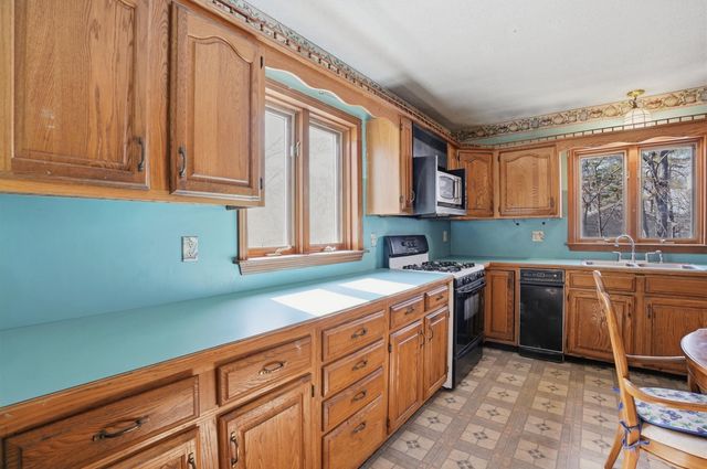 63 Kienia Road B, Hudson, NH 03051