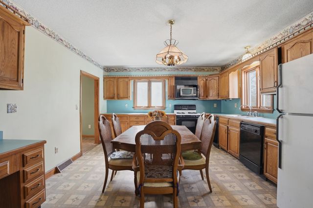 63 Kienia Road B, Hudson, NH 03051