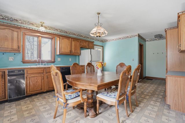 63 Kienia Road B, Hudson, NH 03051
